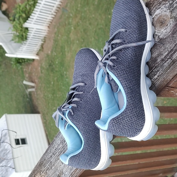 Avia Running Shoes - Picture 3 of 10